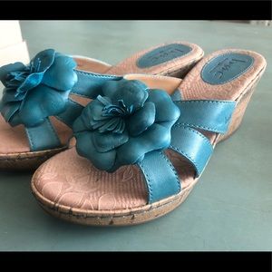 BOC Born Wedge Sandal size 10 nearly new turquoise